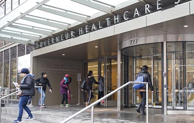 NY expandirá seguro médico para personas de bajos ingresos