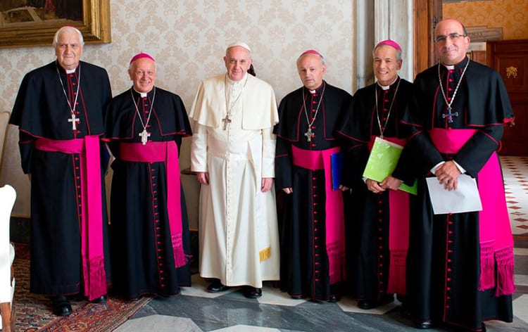 Obispos chilenos se reúnen con el papa