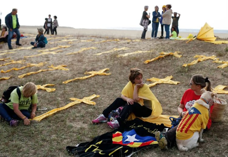 Cintas amarillas agravan disputa con Cataluña