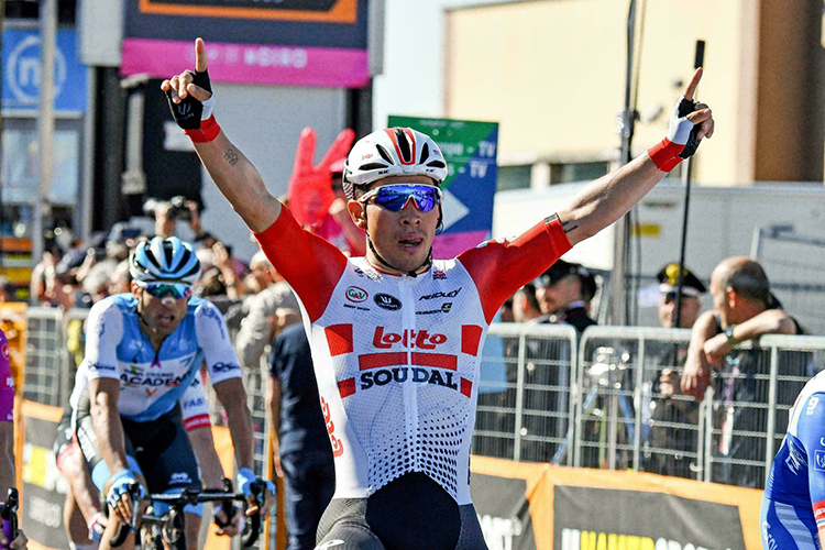 Ewan gana su segunda etapa del Giro, Conti sigue líder