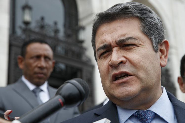 Presidente de Honduras teme recibir hasta 70.000 migrantes