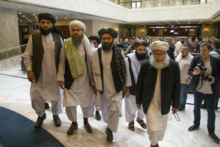 Gobierno afgano plantea nuevas dudas en pacto EEUU-talibanes