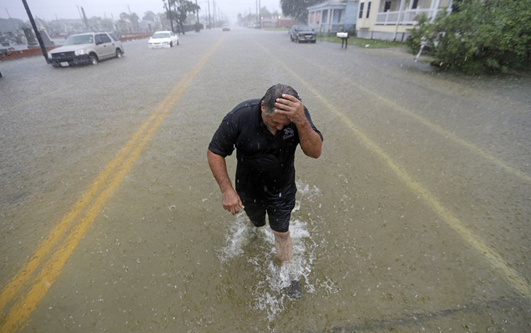 Imelda inunda partes de Texas sin causar estragos