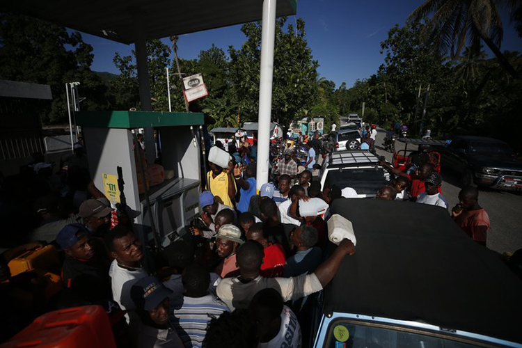 Arden barricadas por protestas en Haití