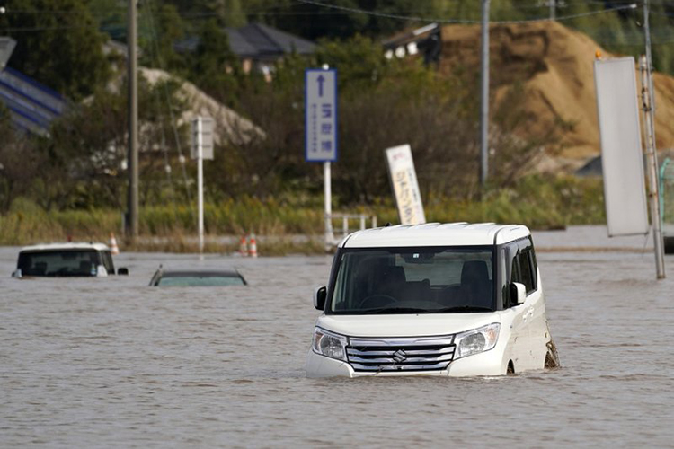 Inundaciones y deslaves en Japón dejan al menos 10 muertos