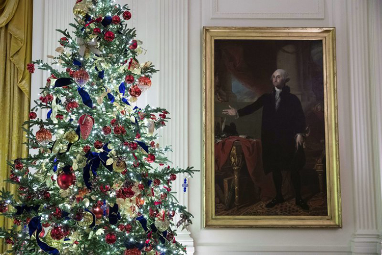 Patriotismo: El Tema Navideño en Casa Blanca