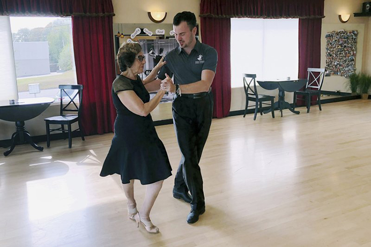 EEUU Restringe visas para instructores de baile de salón