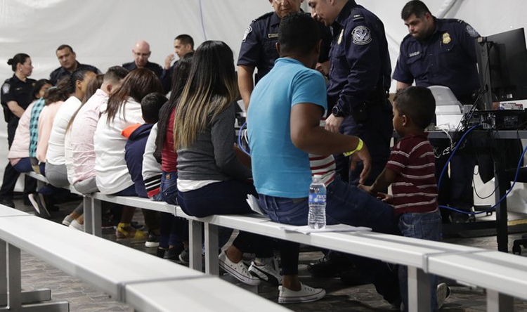 EEUU envía a Méx a solicitantes de asilo desde Arizona