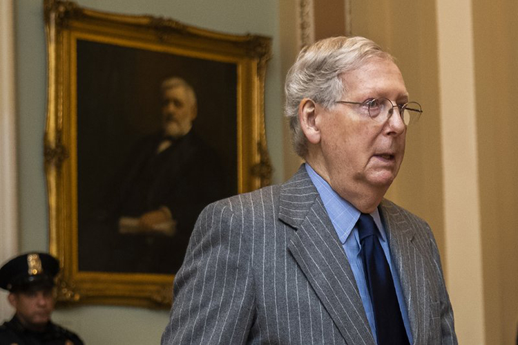 Cámara baja remite al Senado los cargos contra Trump