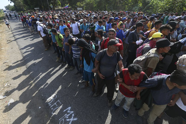 Méx frena caravana migrantes y muchos anticipan su final