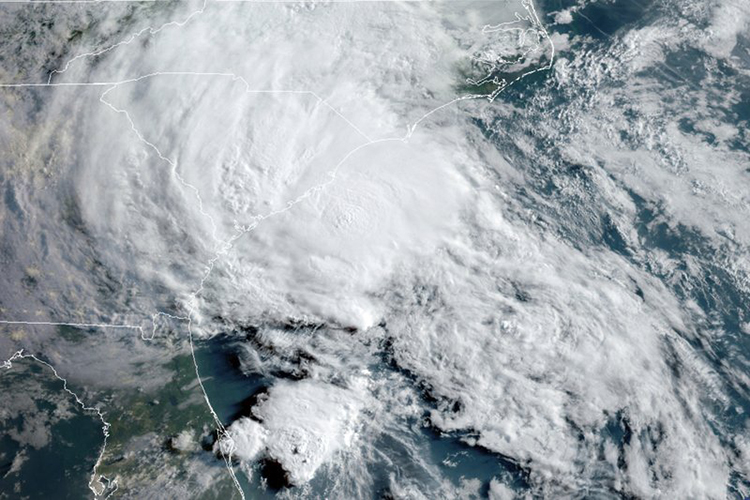 Tormenta tropical Bertha toca tierra en Carolina del Sur