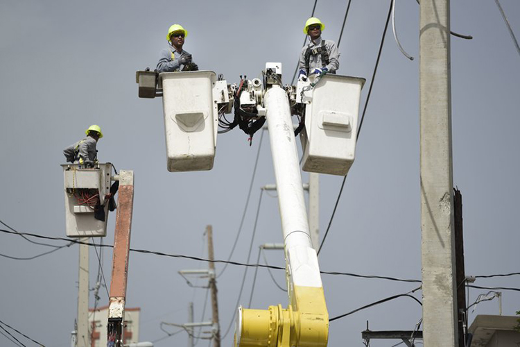 Cuestionan contrato de compañía eléctrica de Puerto Rico por valor de $ 1.5B
