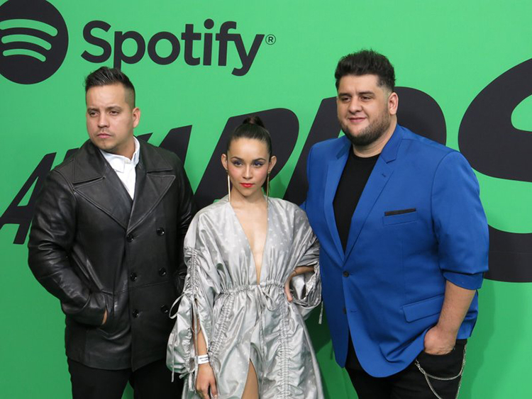 Matisse y Jesús de Reik dan concierto en página de MLB