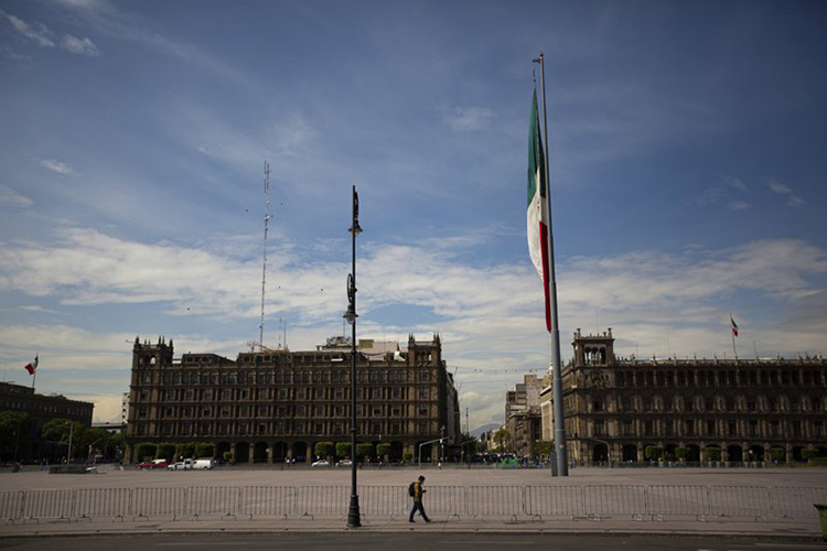 Presidente de México minimiza el uso del cubrebocas