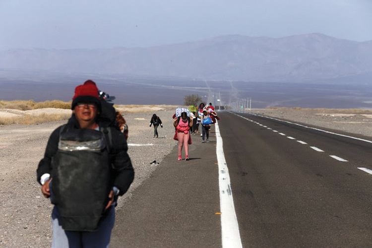 Chile expulsará 100 migrantes ante crisis humanitaria