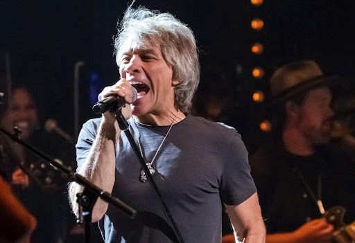 Jon Bon Jovi da positivo a COVID, cancela concierto