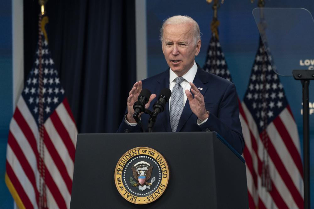 Biden defiende su presidencia, critica a “ultra-MAGA”