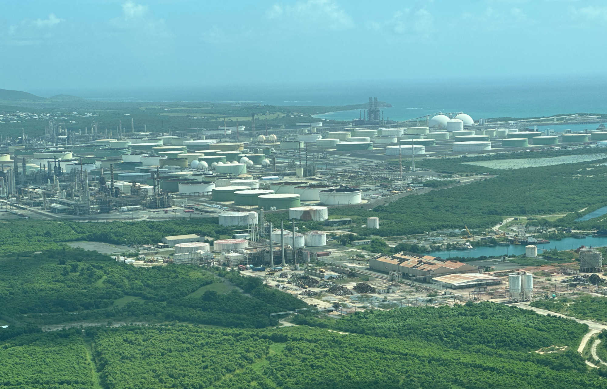 US orders chemicals removed at Virgin Islands oil refinery