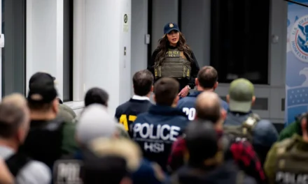 ¿Dónde está ICE? Cómo rastrear las redadas de inmigración cerca de mí