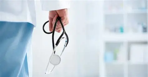 Carreras en el sector salud que puedes comenzar en menos de un año sin asistir a la escuela de medicina
